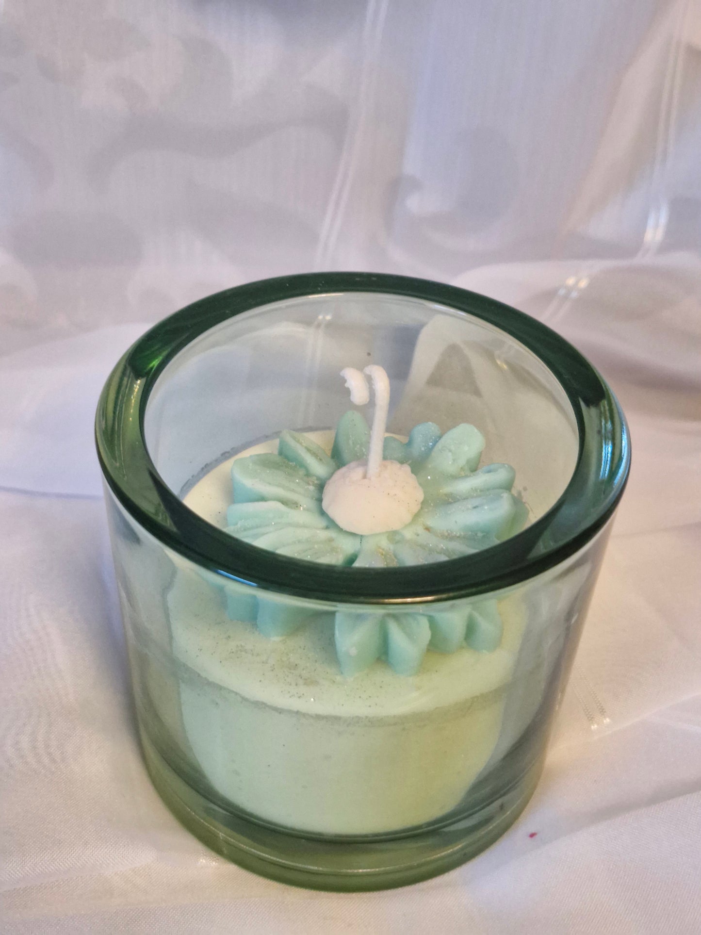 Handgegossene Kerze im Glas